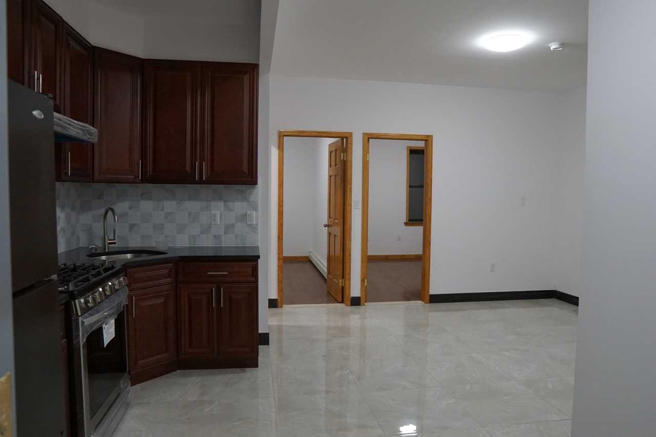 90 Parrott Place #2R - Photo 2 of 4