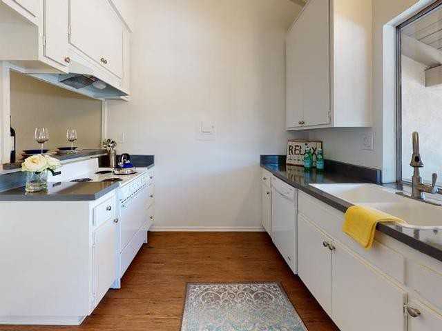 635 Baker St - Photo 2 of 9