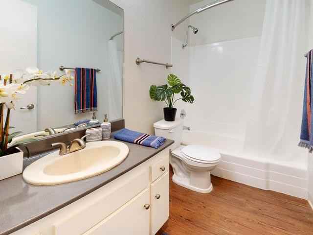 635 Baker St - Photo 7 of 9