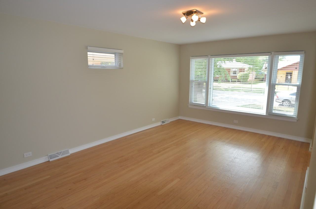 8117 N Odell Ave - Photo 2 of 9