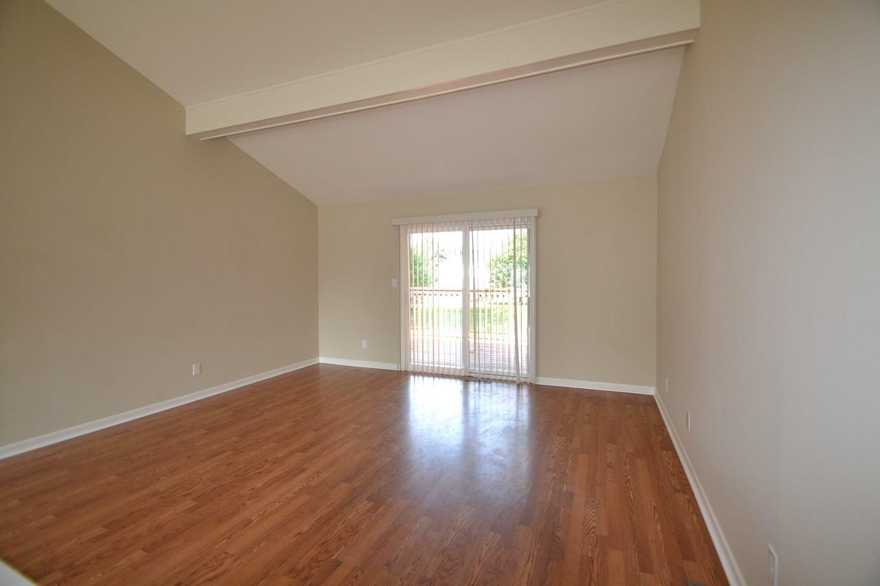 796 Dartmoor Dr - Photo 2 of 9