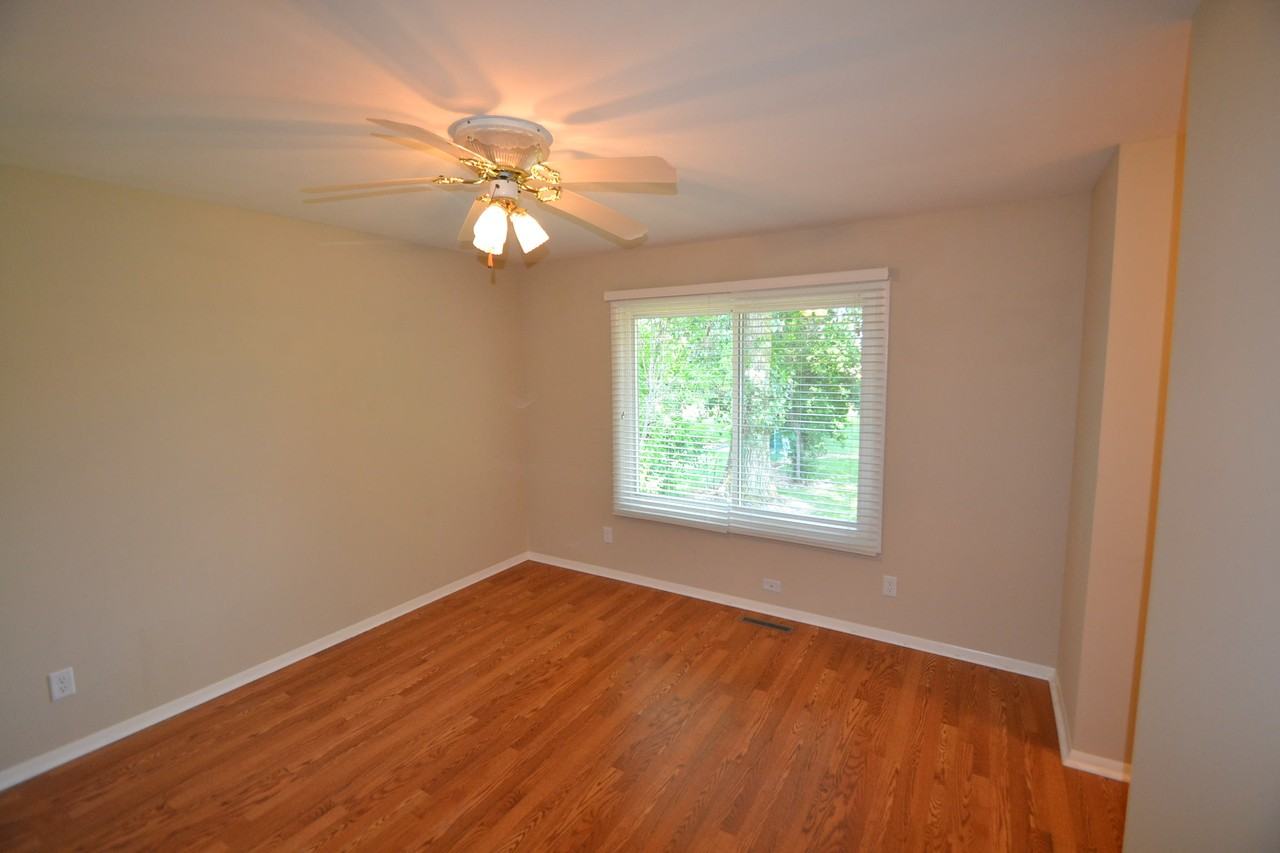 796 Dartmoor Dr - Photo 3 of 9