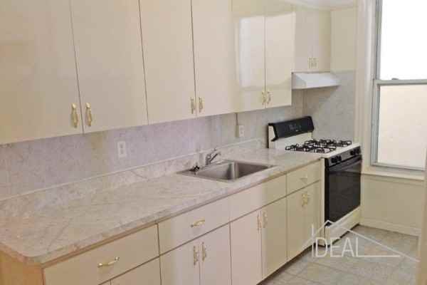 715 46th St - Photo 3 of 9