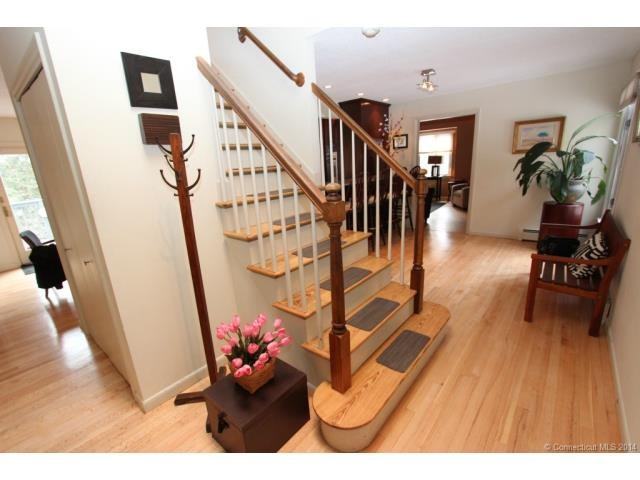 14 Buttonwood Hill Rd - Photo 3 of 23