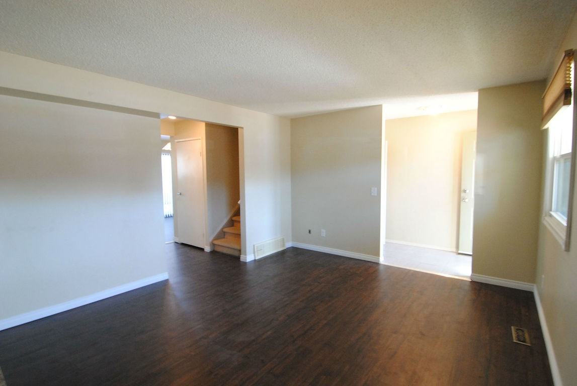 3 Bed + Den Duplex near West Edmonton Mall! - Photo 3 of 20