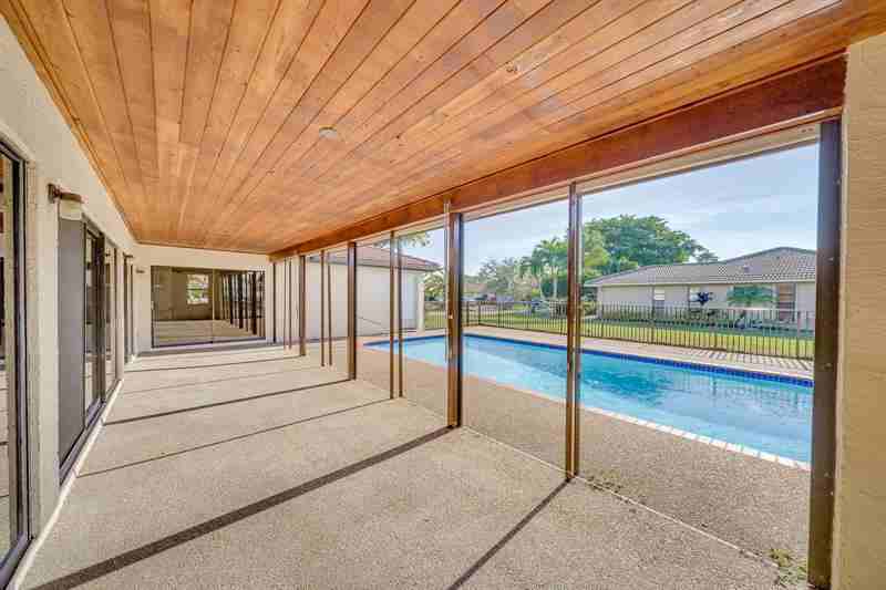 10986 Nw 5th Ct - Photo 3 of 4