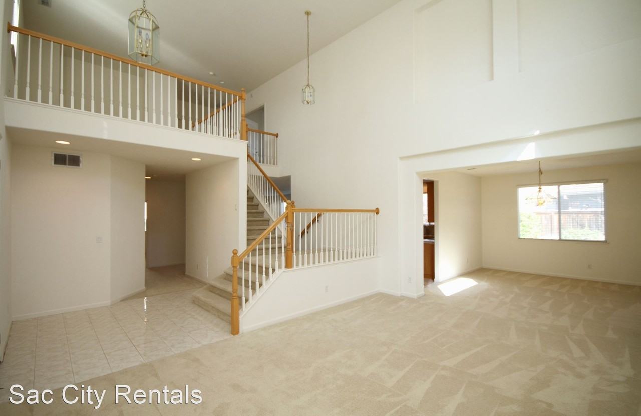 9749 Harrier Way - Photo 3 of 32