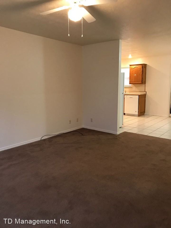 405 Redbud Ln - Photo 3 of 13