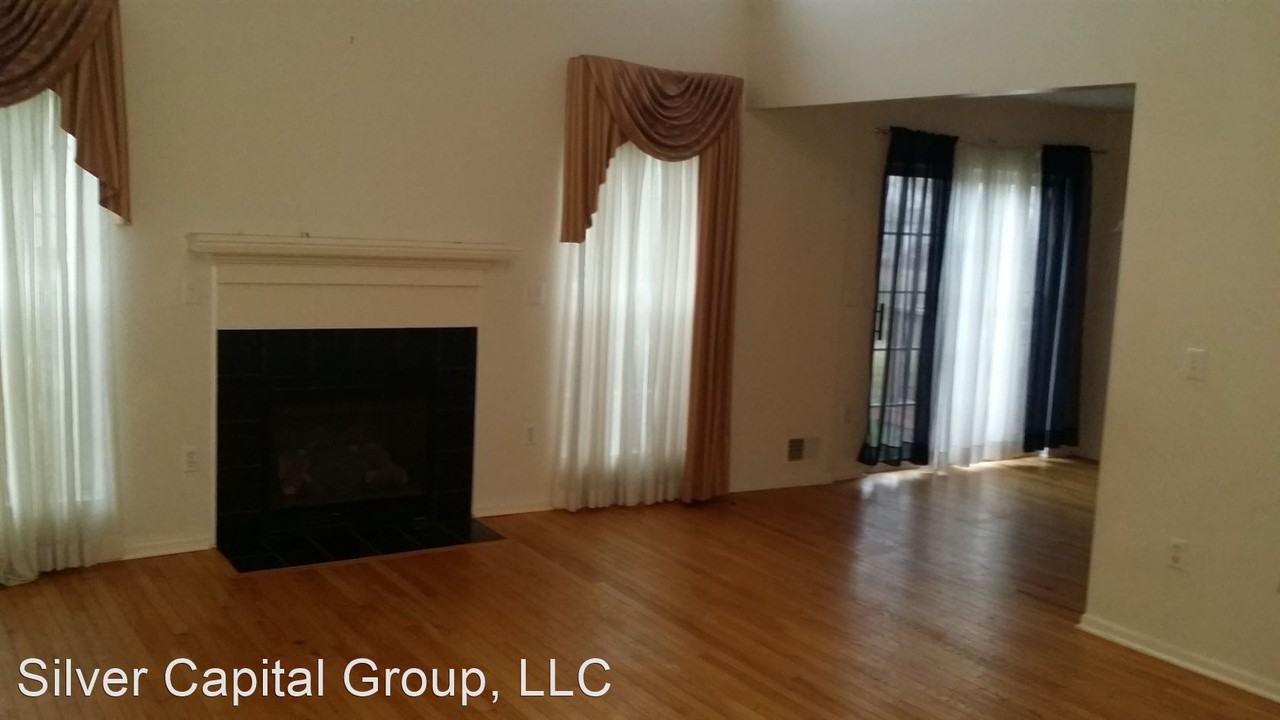 17429 Gateway Cir - Photo 2 of 17