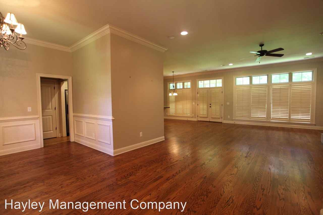 1910 Southlake Dr - Photo 2 of 12