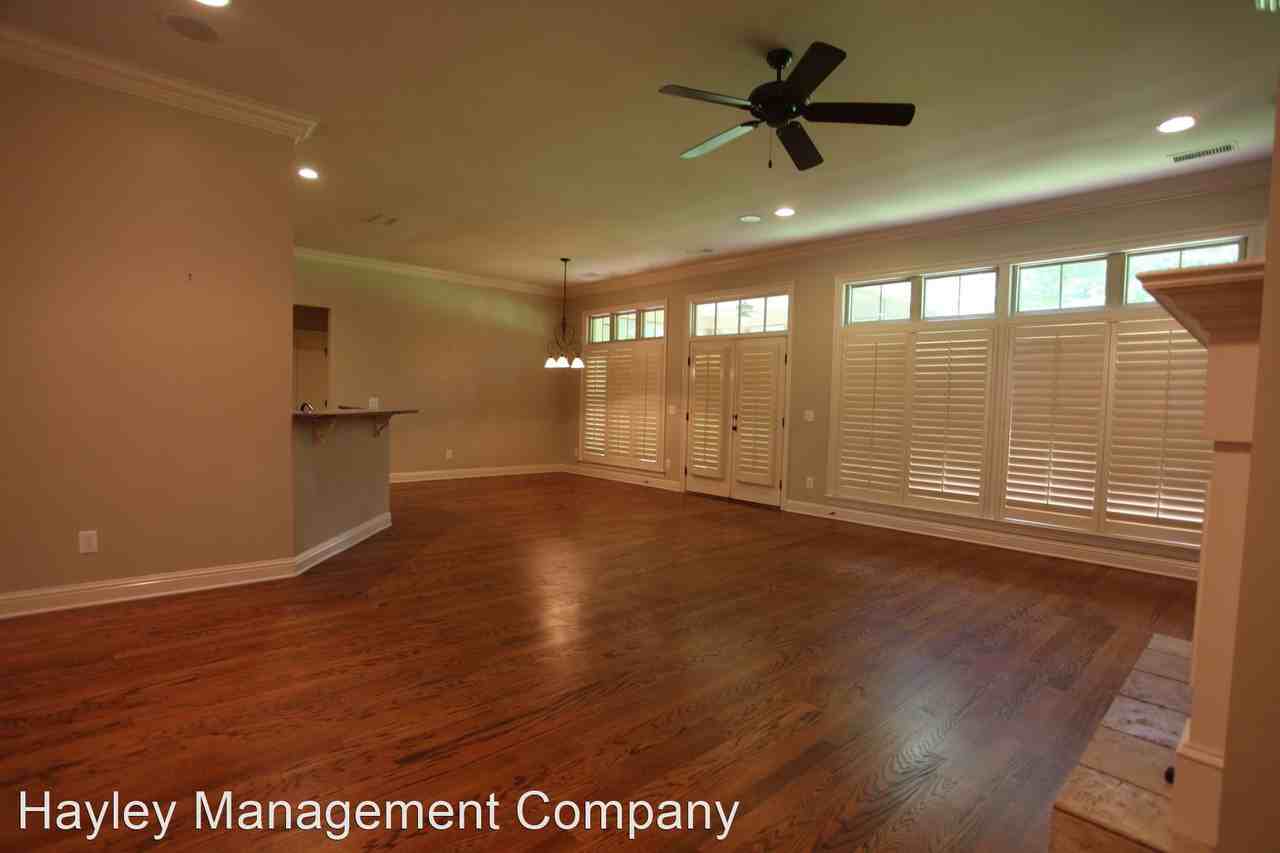 1910 Southlake Dr - Photo 3 of 12