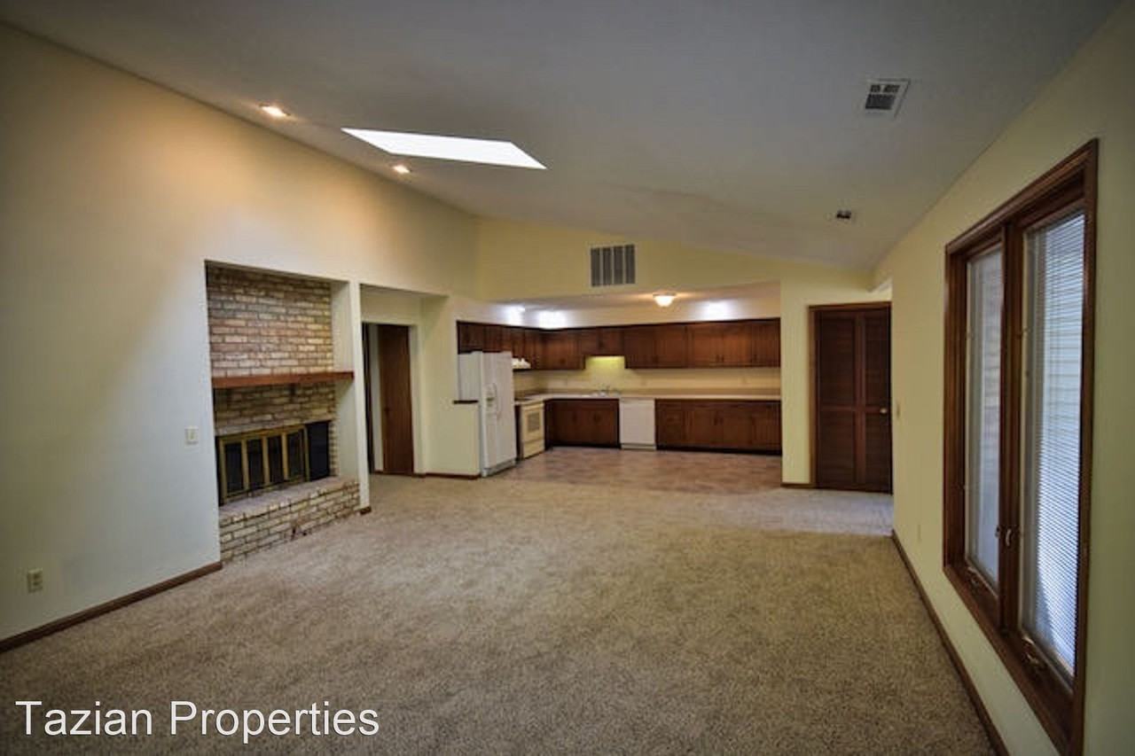 Versailles Village - Photo 3 of 8