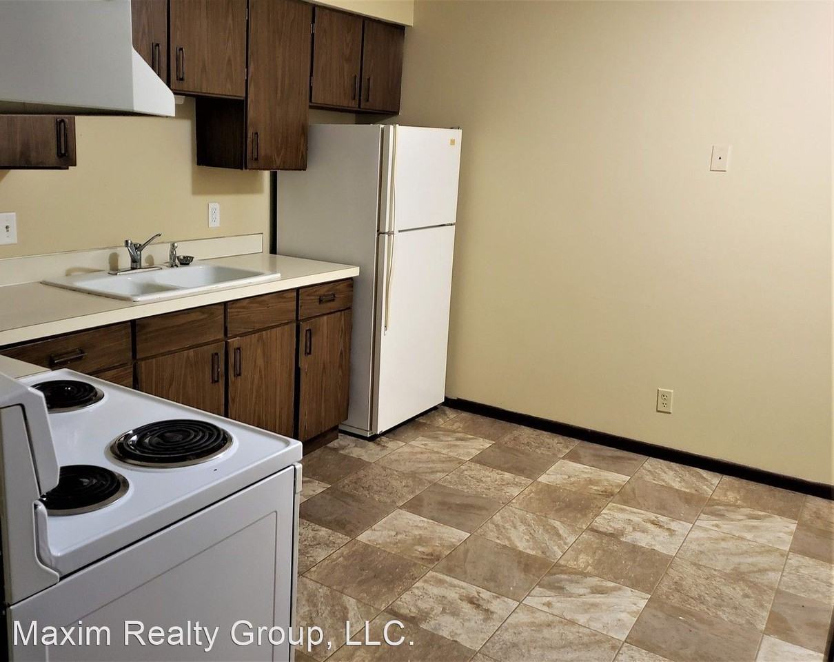 817 S James Parkway - Photo 2 of 7