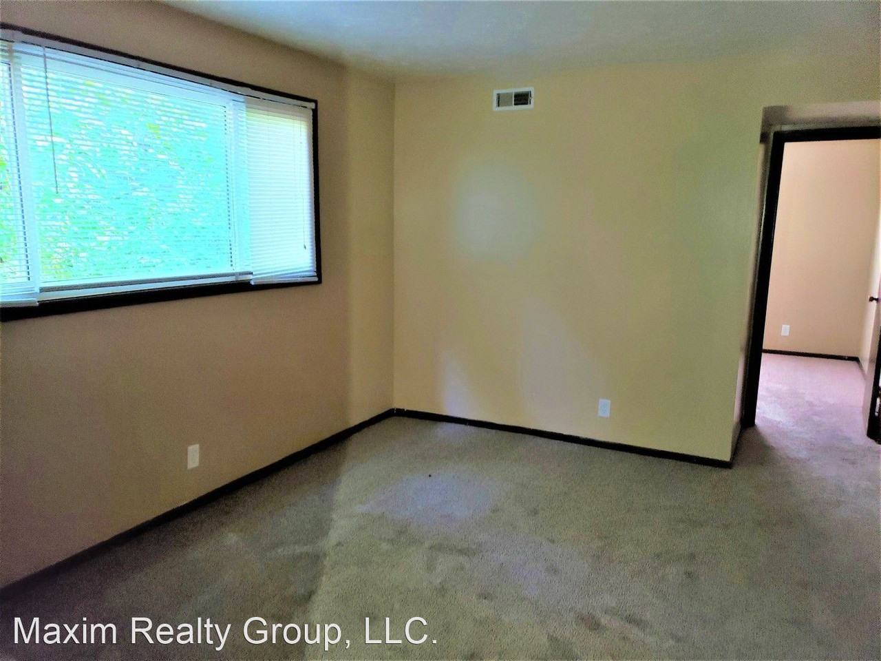 817 S James Parkway - Photo 3 of 7