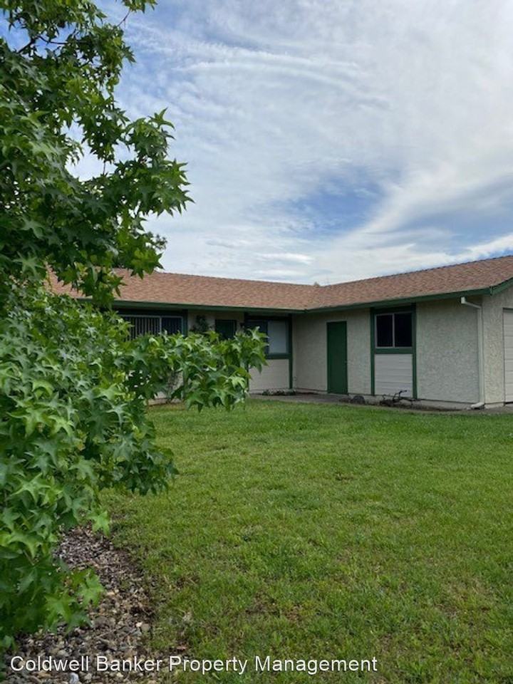 693 Brookridge Dr, Redding, CA 96003 3 Bedroom House for 1,395/month