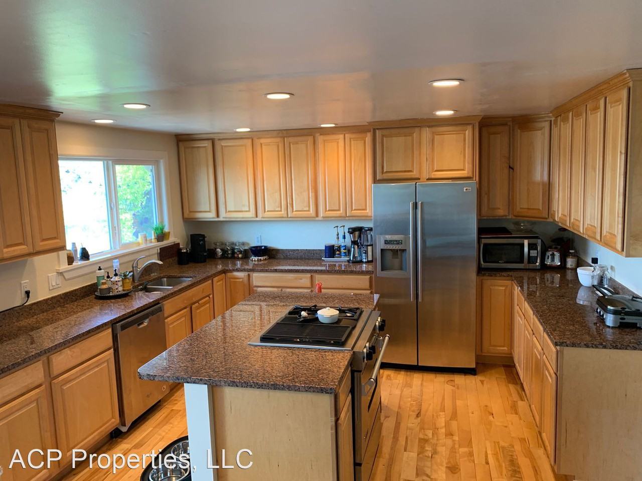 205 Bayside Pl - Photo 2 of 6