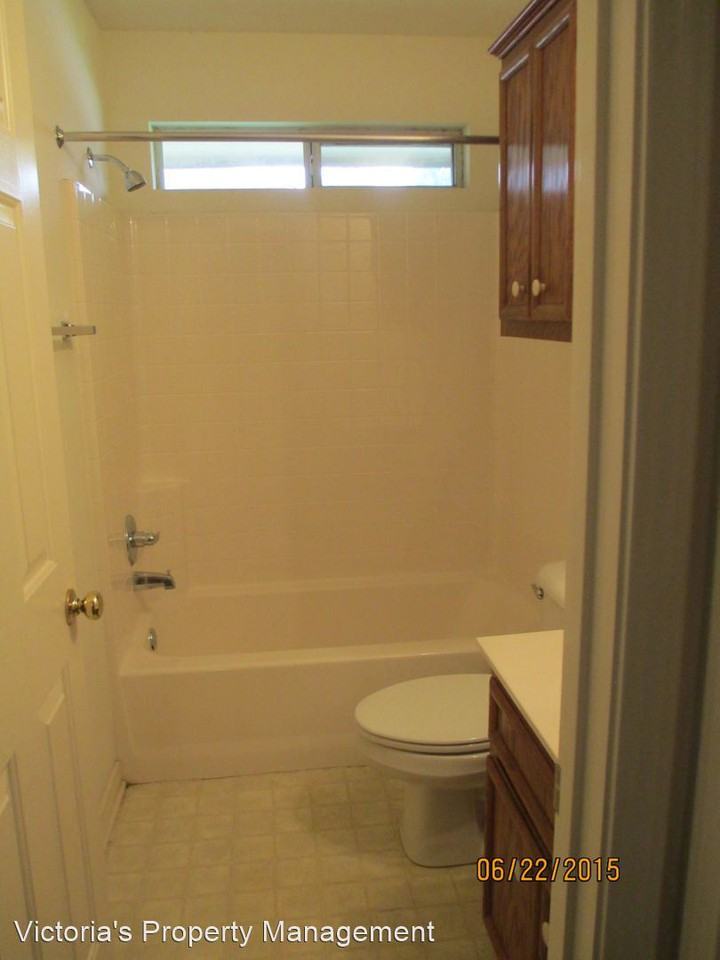 110 Jocelyn Cir - Photo 3 of 18