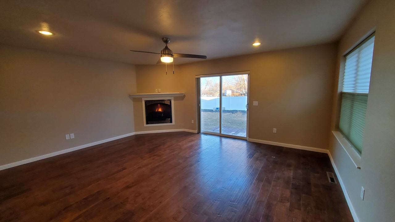 258 Robert St - Photo 2 of 17