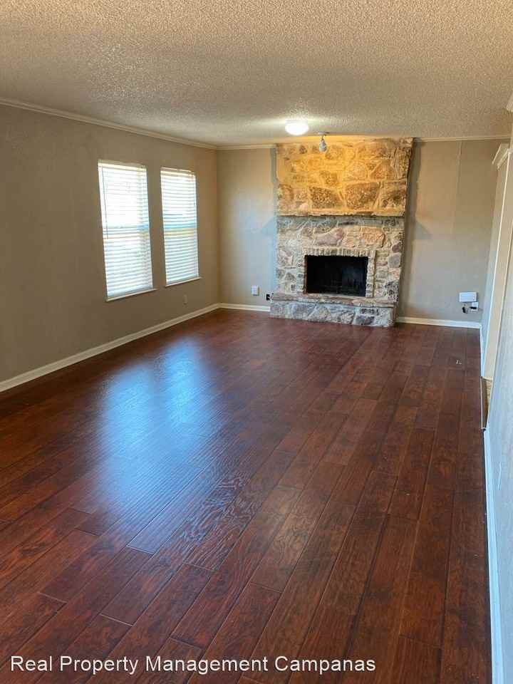 5715 Fountainwood Dr - Photo 2 of 23