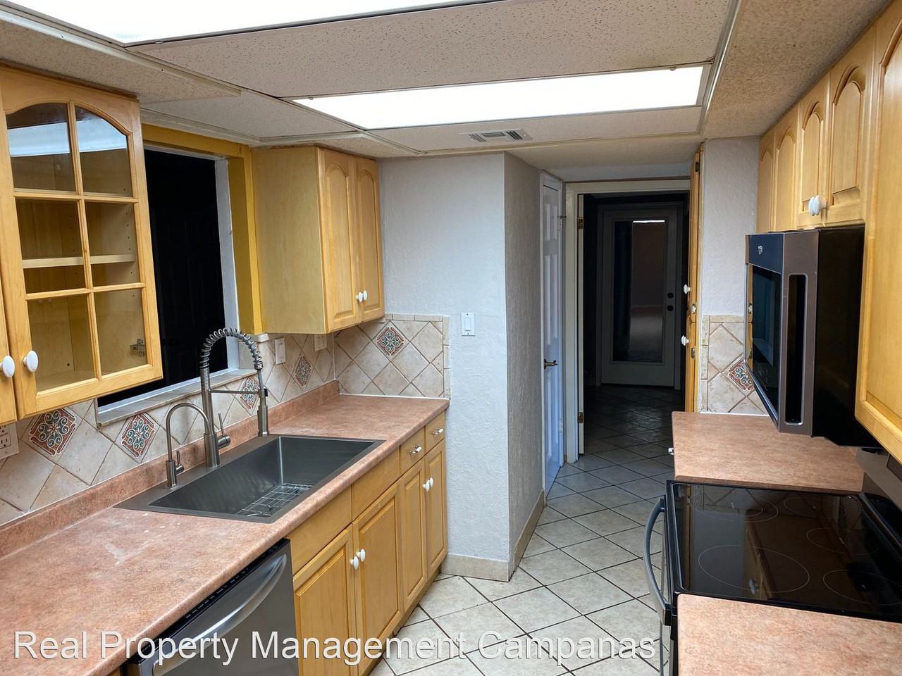 5715 Fountainwood Dr - Photo 3 of 23