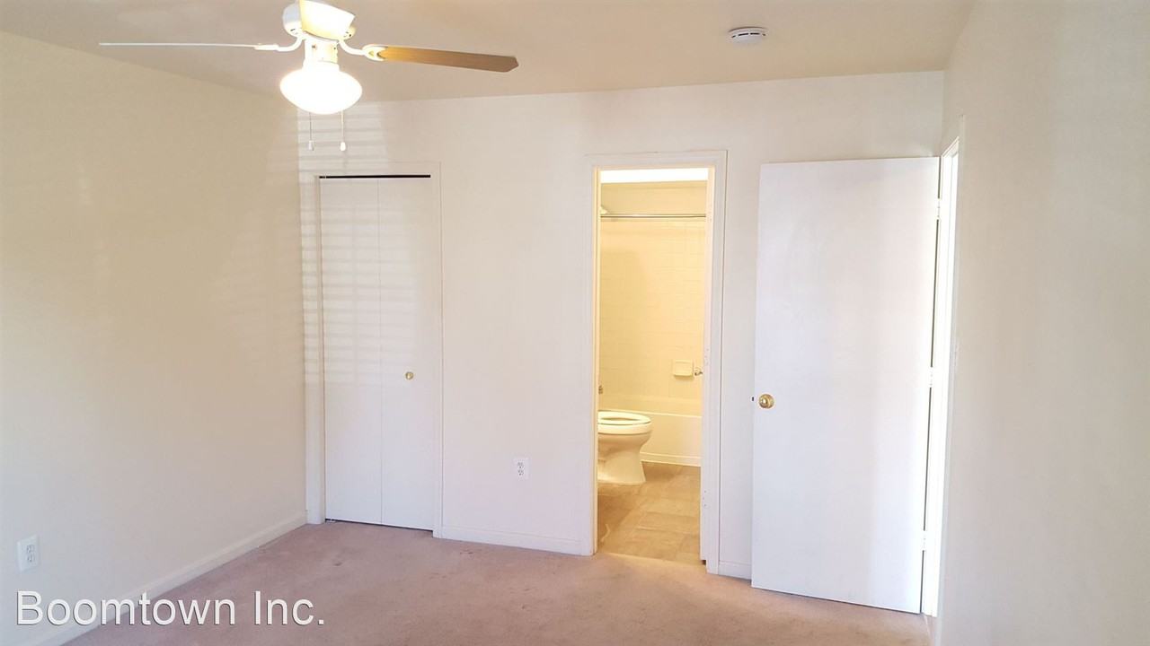 117 Cavenrock Ct - Photo 3 of 37