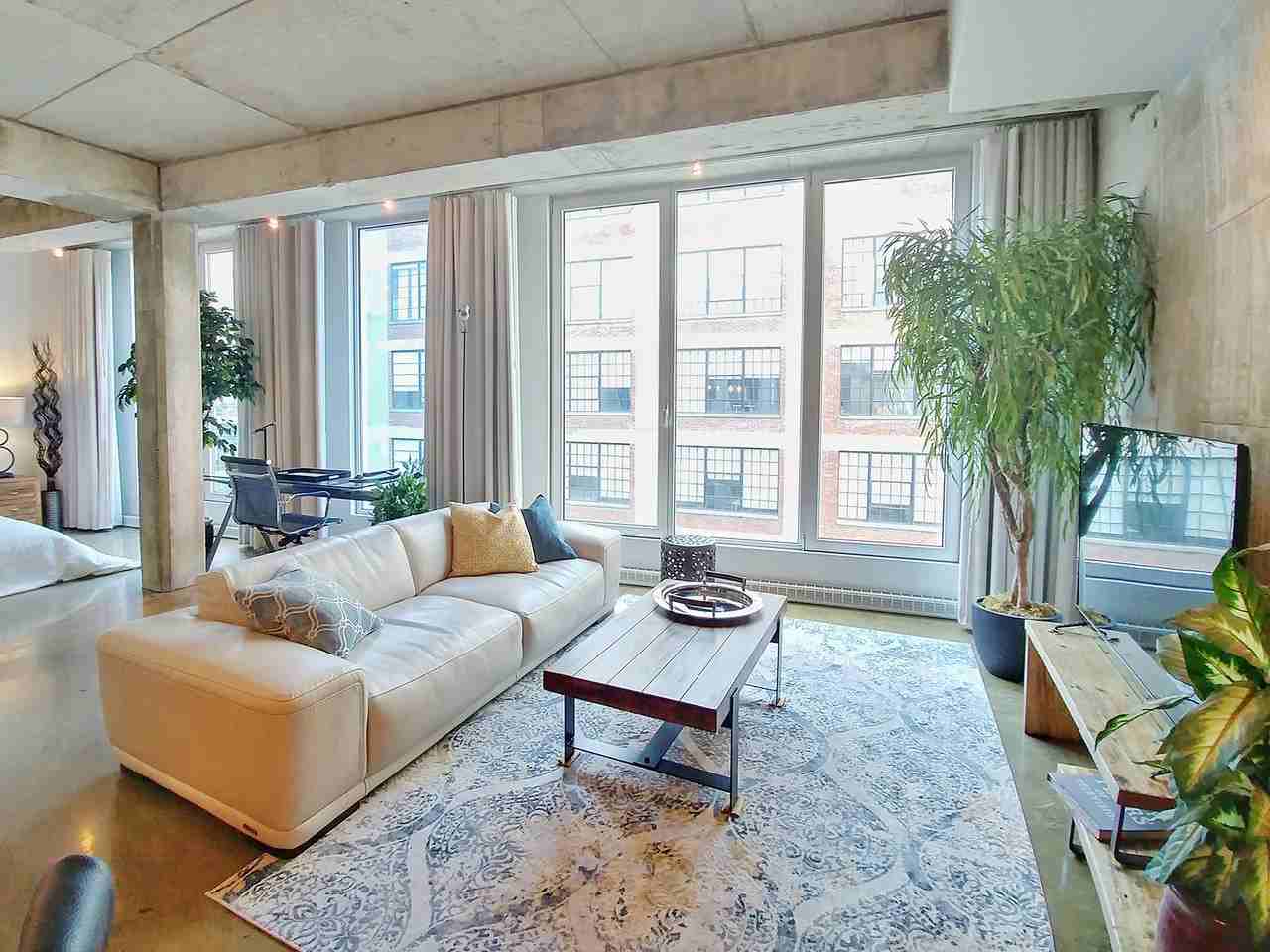 445 Avenue Viger Ouest