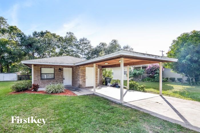 909 Lakehurst St - Photo 2 of 15