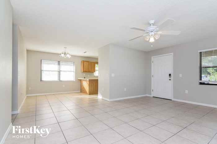 909 Lakehurst St - Photo 3 of 15