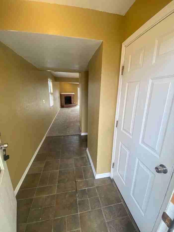 1239 Se 8th St - Photo 2 of 18