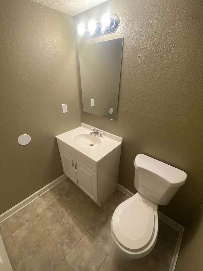 1239 Se 8th St - Photo 3 of 18