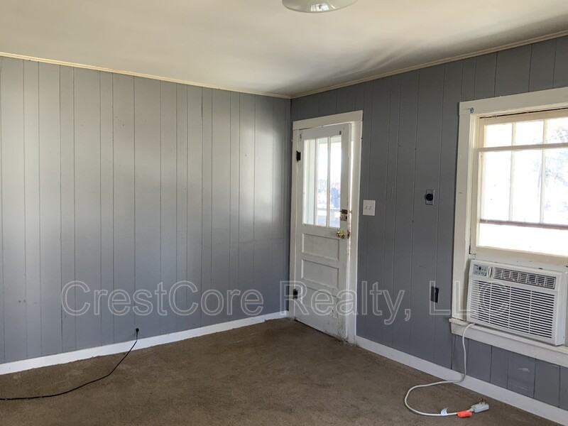 322 Woodlawn Ave - Photo 2 of 12