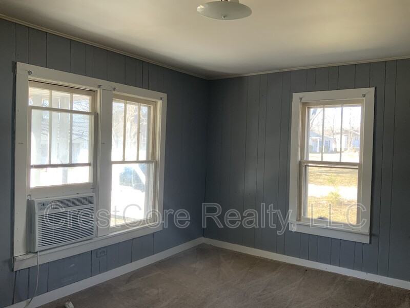 322 Woodlawn Ave - Photo 3 of 12