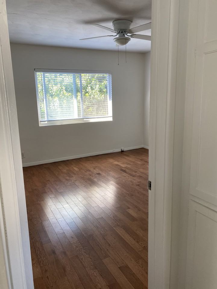 Modern 1 Bed/1 Bath Unit in Los Angeles - Photo 2 of 7