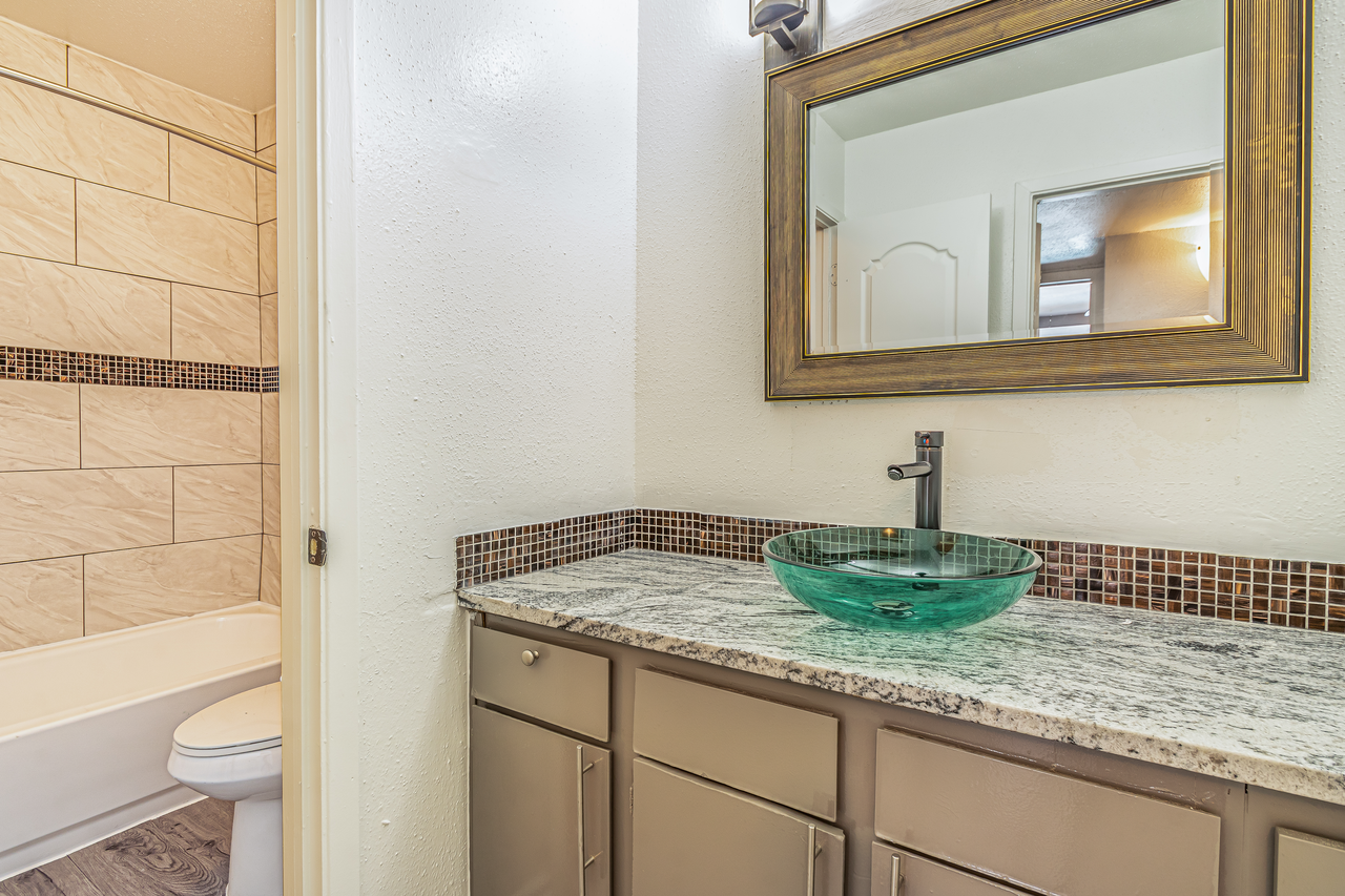 Mainridge Apartments 2600 Westridge St, Houston, TX 77054 with 14