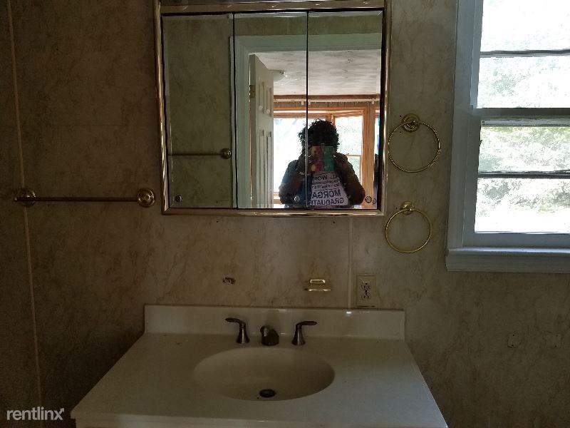 914 Mecklenburg Ave - Photo 2 of 7