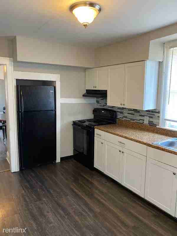 1801 Sundale Ave - Photo 3 of 10