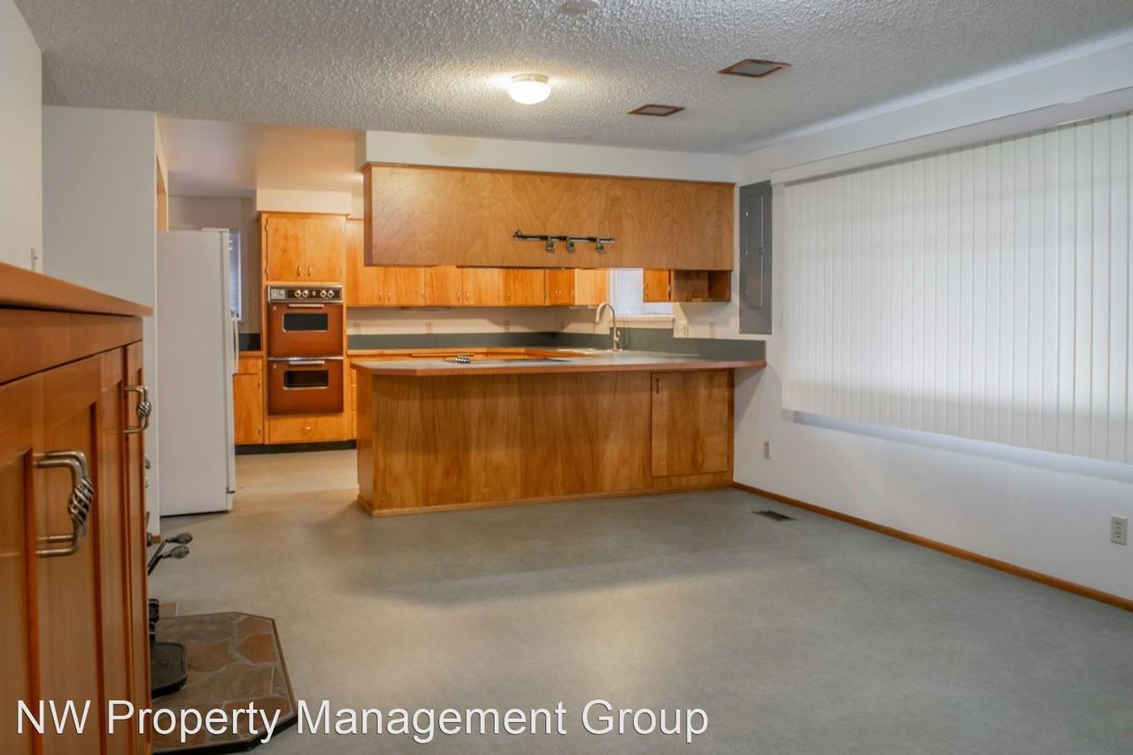 1930 200th St Ne - Photo 3 of 14