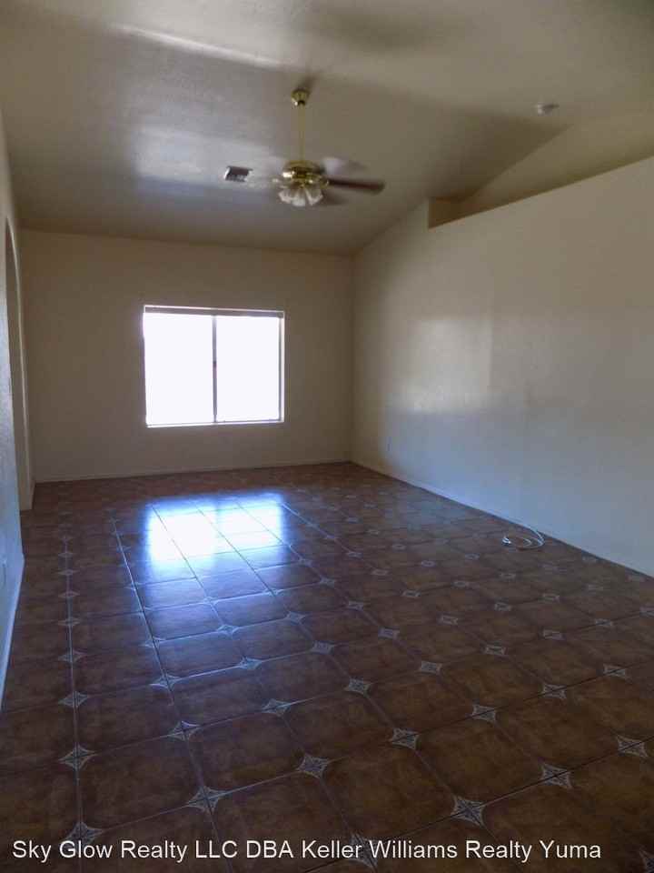 3411 W 21st St - Photo 3 of 27