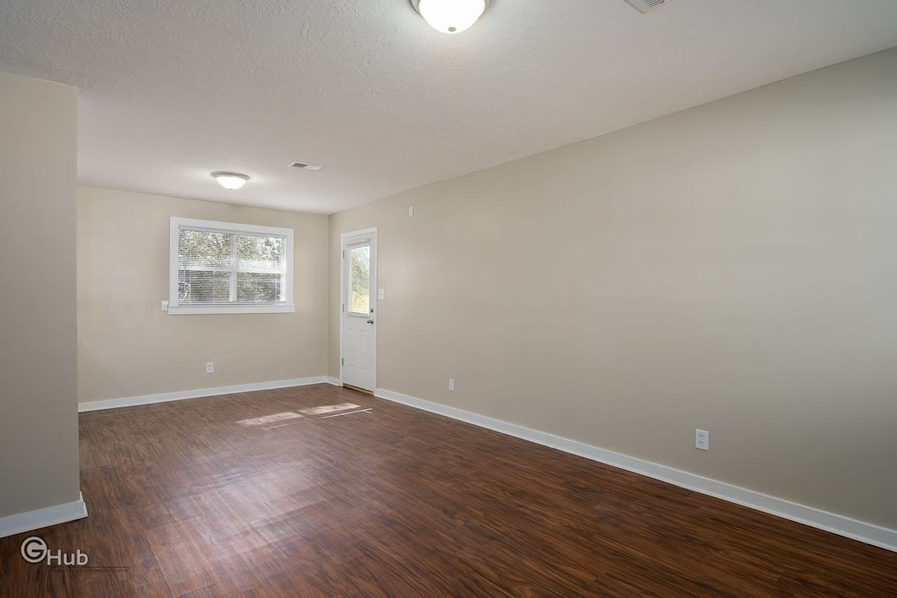 600 Louise St - Photo 3 of 24