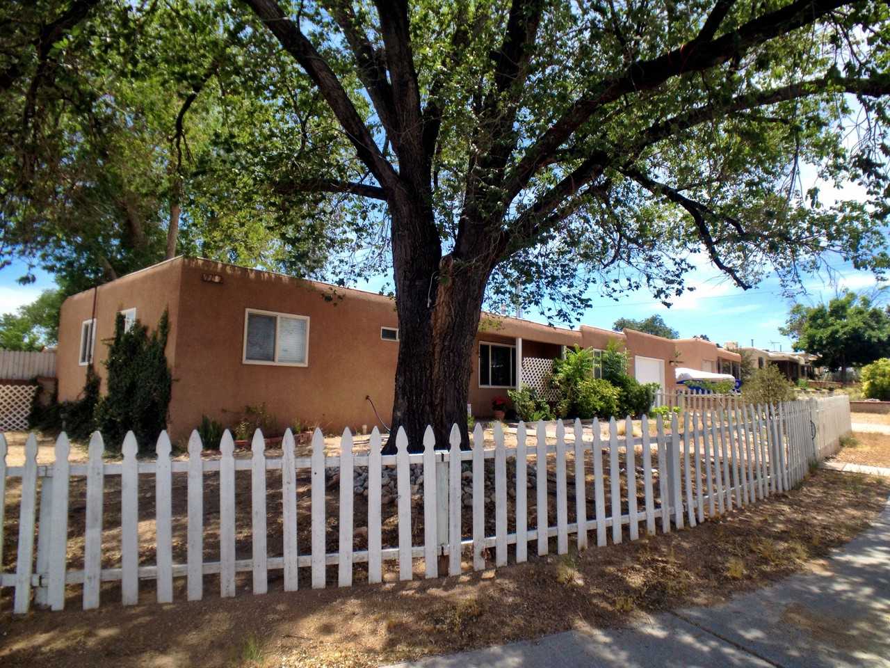 2218 Madeira Dr Ne - Photo 2 of 15