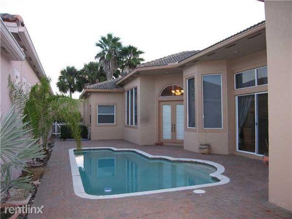 12442 NW 57th St - Photo 3 of 6