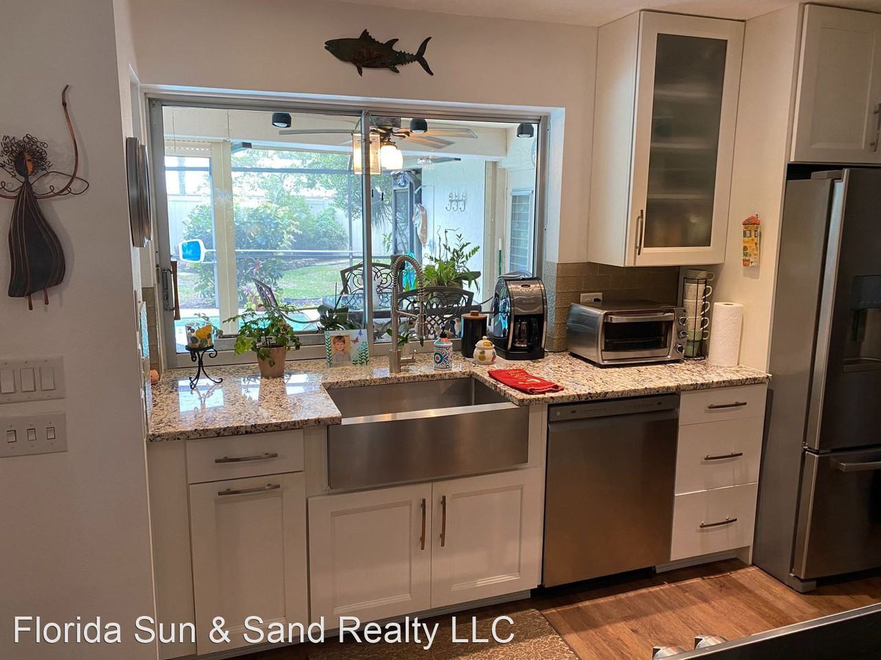 451 N Shore Dr - Photo 3 of 29