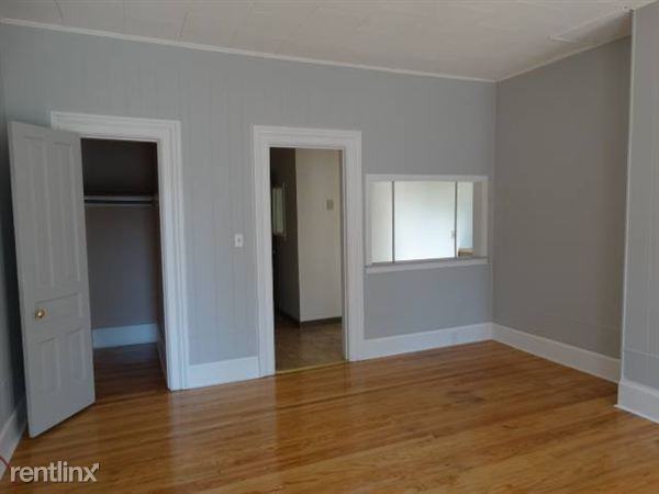 1118 Court St - Photo 2 of 10