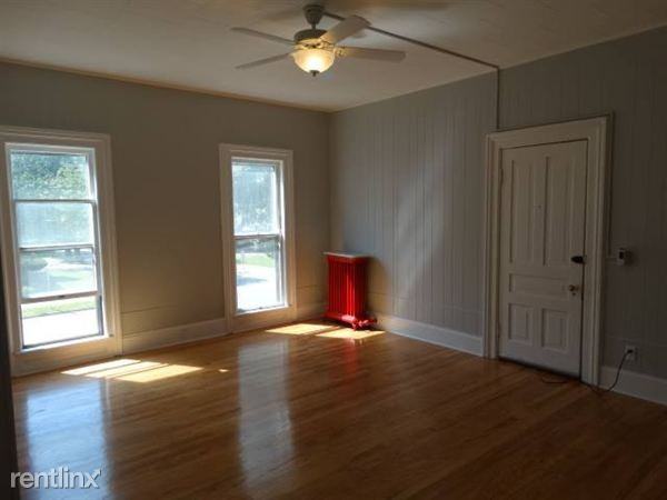 1118 Court St - Photo 3 of 10