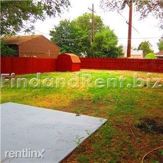 533 Oakley St - Photo 2 of 13