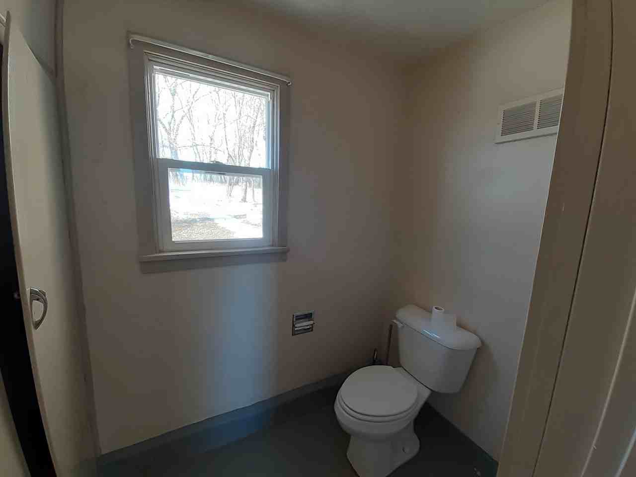 W10179 Wisconsin 96 - Photo 2 of 14