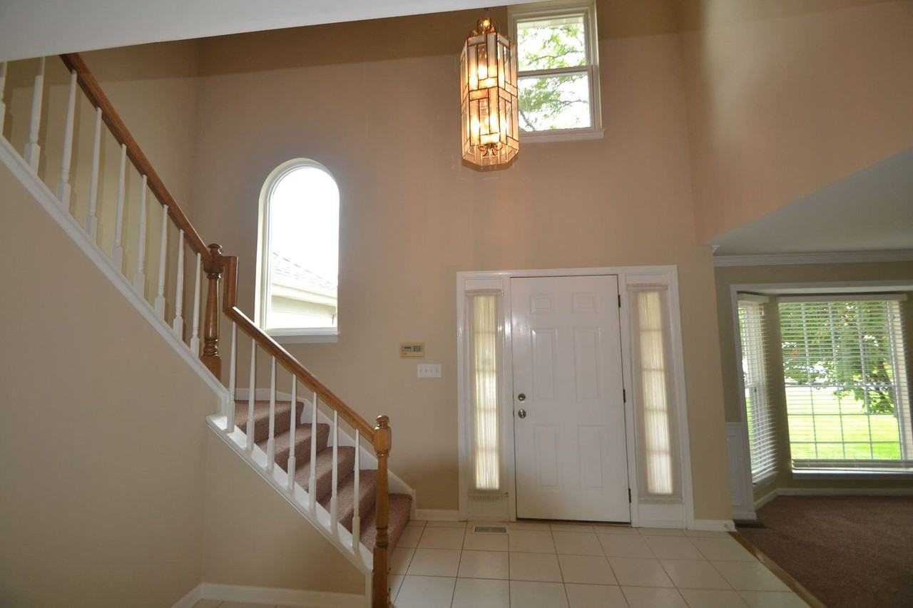 248 Bobolink Dr - Photo 2 of 10