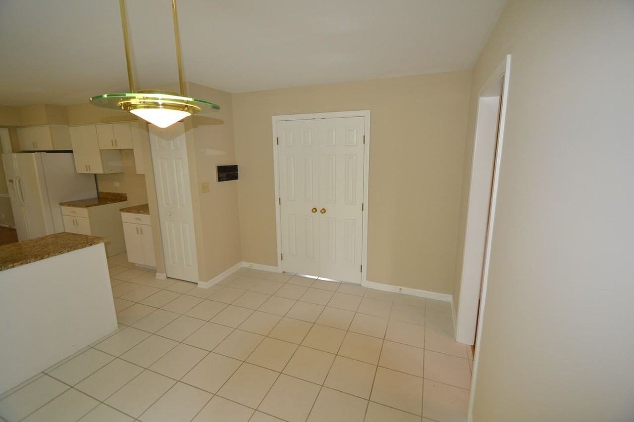 248 Bobolink Dr - Photo 3 of 10