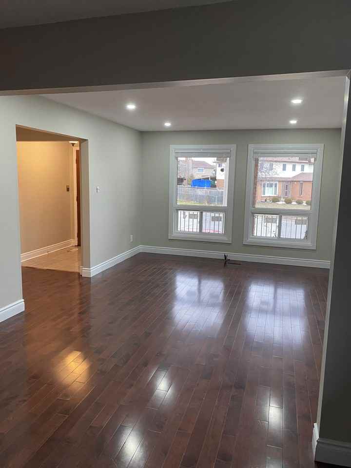 Beautiful 3 Bdrm+2 Bathroom house One month FREE rent! Apartments