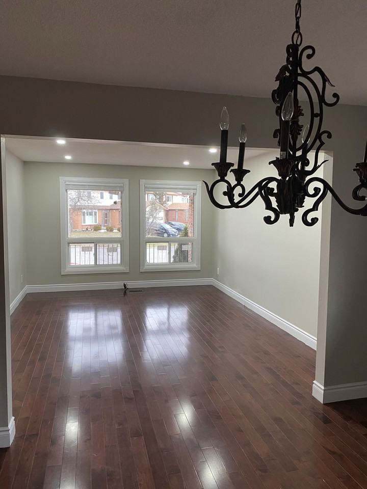 Beautiful 3 Bdrm+2 Bathroom house - One month FREE rent! - Photo 2 of 15